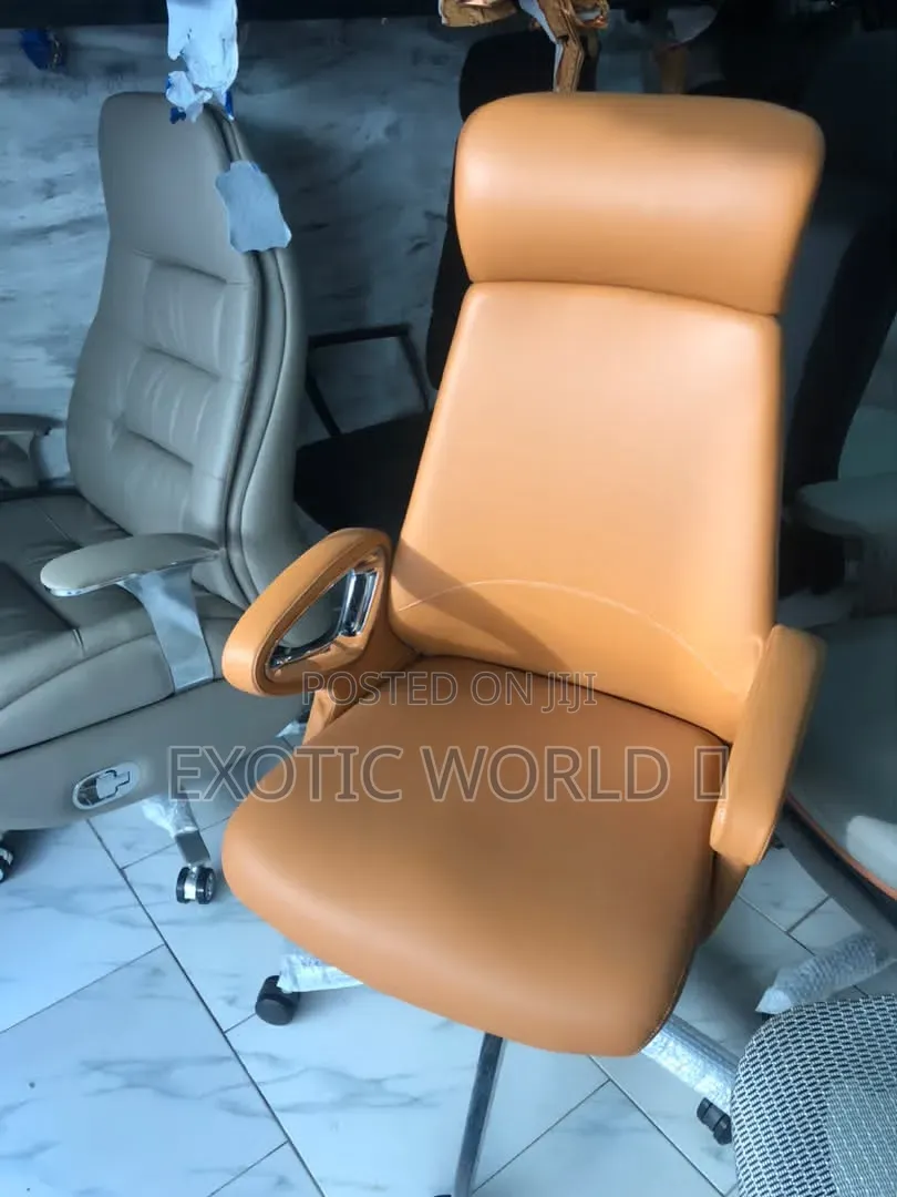 Executive Swivel Office Chair (Tan Leather)