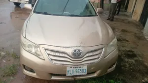 Toyota Camry LE 4dr Sedan (2.5L 4cyl 6AM) 2010 Beige