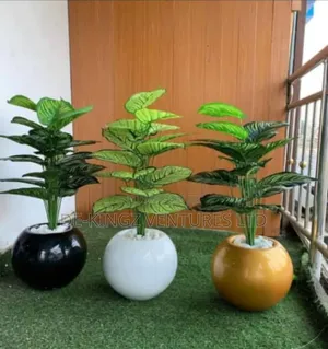 Flower Vases of All Sizes & Decoration Pot