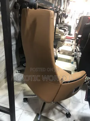 Executive Lounge Office Chair With Headrest Pillow (Tan Leather