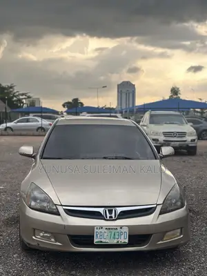 Honda Accord 2006 Gold