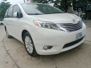 Toyota Sienna Limited Premium 7 Passenger (3.5L 6cyl 6A) 2016 White