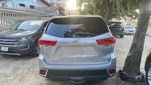 Toyota Highlander Limited Platinum 4x4 V6 (3.5L 6cyl 8A) 2018 Silver