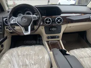 Mercedes-Benz GLK-Class Base GLK 350 4dr AWD 4MATIC (3.5L 6cyl 7A) 2015