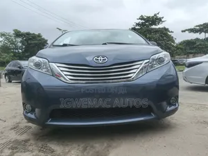 Toyota Sienna XLE 7-Passenger 4dr Minivan AWD (3.5L 6cyl 6A) 2014 Blue