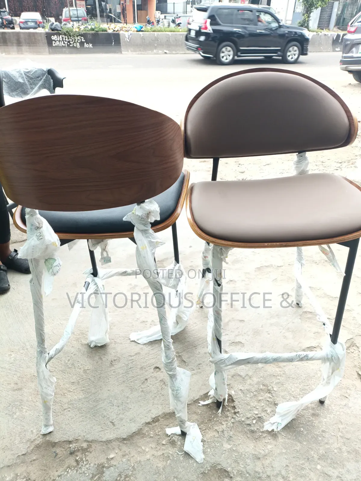 Executive Modern High Bar Stool With Leather Seat