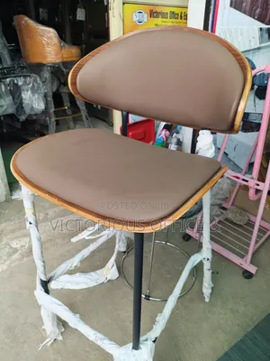 Executive Modern High Bar Stool With Leather Seat