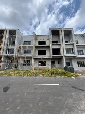 4bdrm Duplex in Life Camp for sale