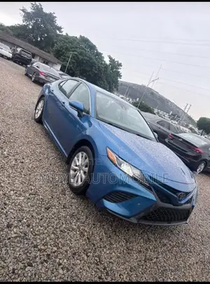 Toyota Camry SE (2.5L 4cyl 8A) 2019 Blue
