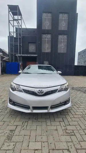 Toyota Camry SE 4dr Sedan (2.5L 4cyl 6A) 2013 Silver