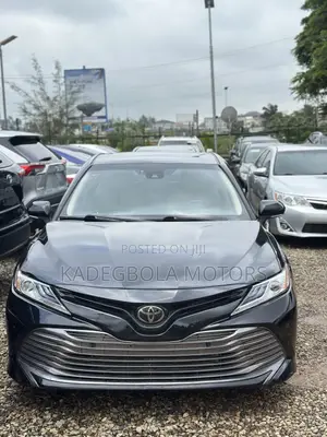 Toyota Camry XLE FWD (2.5L 4cyl 8AM) 2018 Black