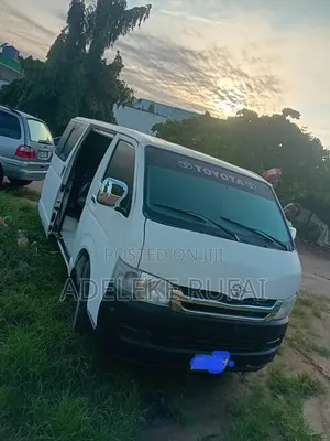 Toyota HiAce 2013 White
