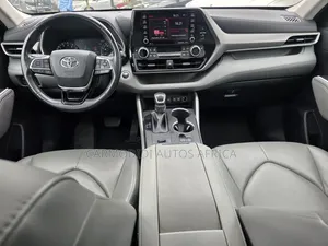 Toyota Highlander 2021 Blue