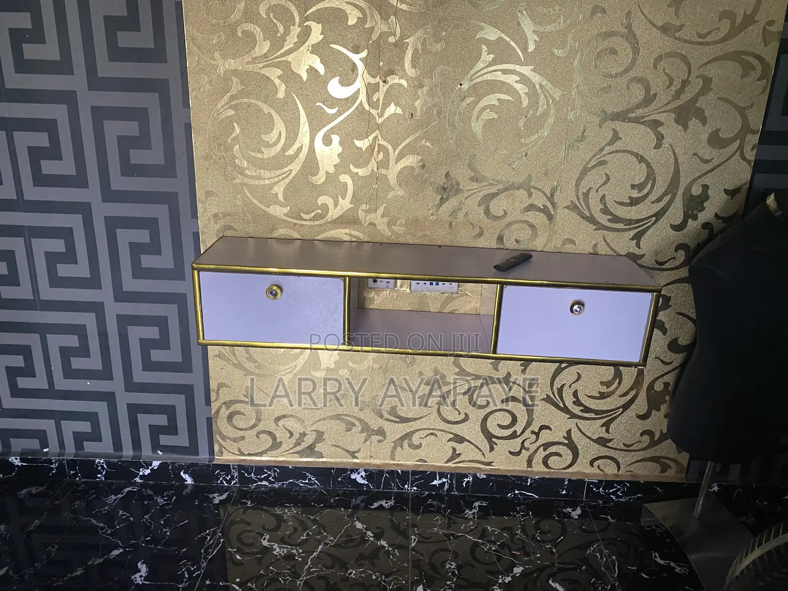 TV Shelf (Hanging)