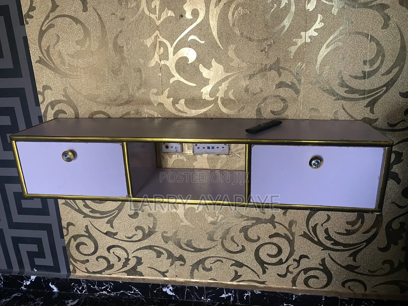 TV Shelf (Hanging)
