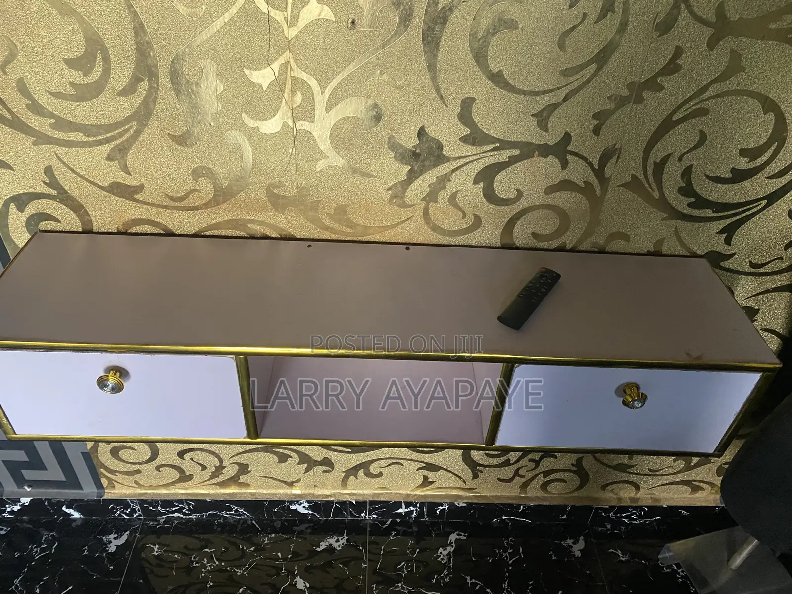 TV Shelf (Hanging)