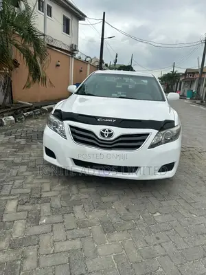Toyota Camry LE 4dr Sedan (2.5L 4cyl 6AM) 2010 White
