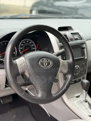 Toyota Corolla L 4-Speed Automatic 2013 Blue