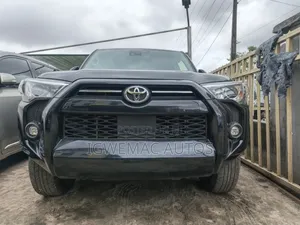 Toyota 4-Runner SR5 4WD 2024 Black