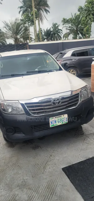 Toyota Hilux 2014 White