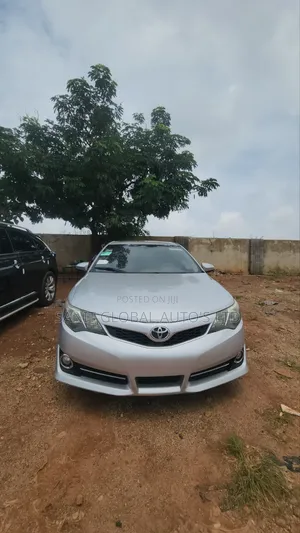 Toyota Camry SE 4dr Sedan (2.5L 4cyl 6A) 2013 Silver