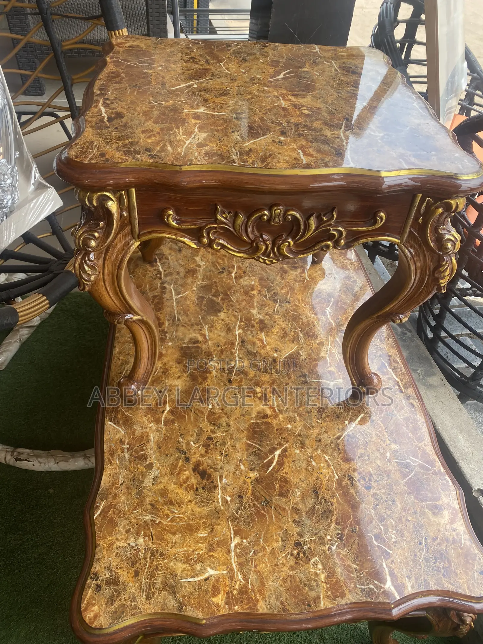 Royal Center Table
