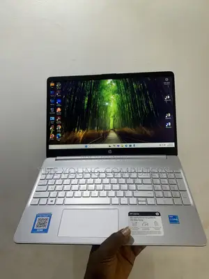Laptop HP 15-dy2075tg 8GB Intel Core i3 SSD 500GB