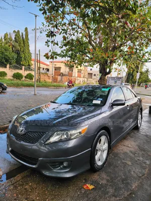Toyota Camry SE 4dr Sedan (2.5L 4cyl 6A) 2011 Gray