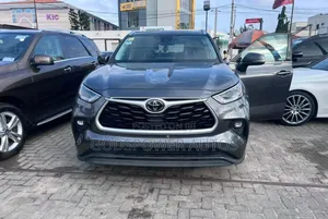 Toyota Highlander XLE 2022 Gray