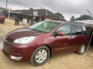 Toyota Sienna 2005 Maroon
