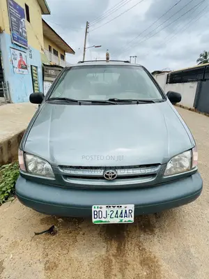 Toyota Sienna 2002 Green