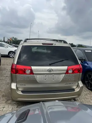 Toyota Sienna 2009 Gold