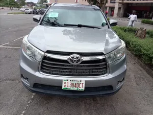 Toyota Highlander LE 4dr SUV (3.5L 6cyl 6A) 2015 Ivory