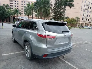 Toyota Highlander LE 4dr SUV (3.5L 6cyl 6A) 2015 Ivory