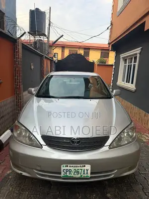 Toyota Camry LE 4dr Sedan (2.4L 4cyl 4A) 2004 Silver