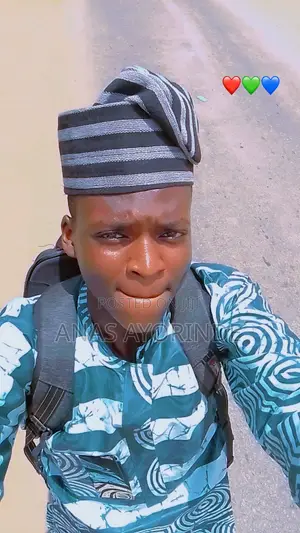 Laptop Store Operational Assistant