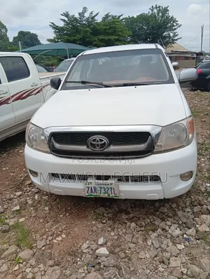 Toyota Hilux 2014 White