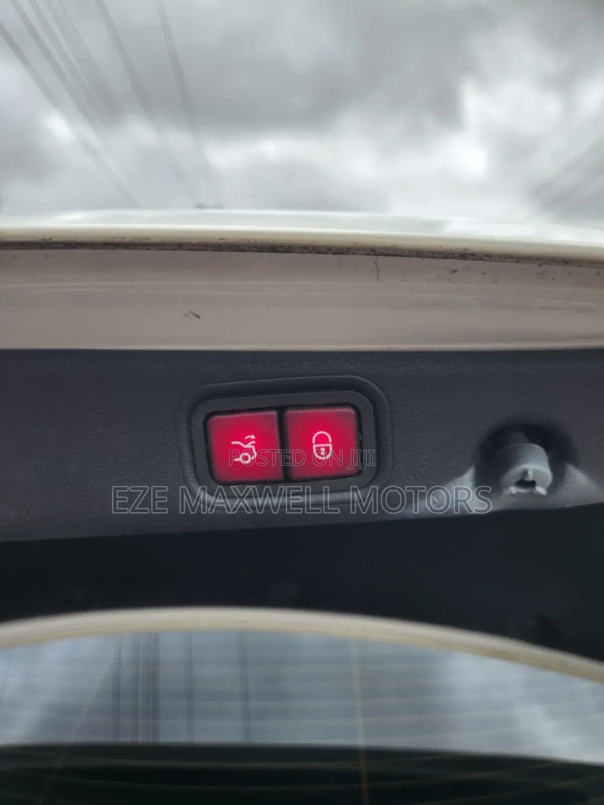 Mercedes-Benz E300 2019 White
