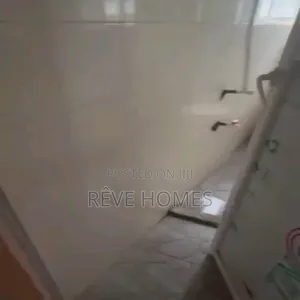 Mini Flat in Alagomeji for rent