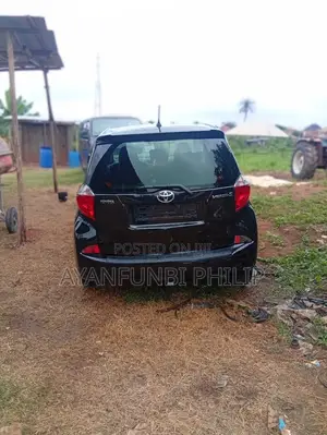 Toyota Verso 1.8 2011 Black