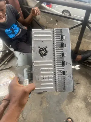 2010 Mercedes Benz S Class W221 Amplifier