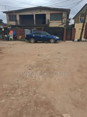 20bdrm House in Alimosho for sale