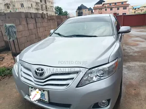 Toyota Camry LE 4dr Sedan (2.5L 4cyl 6AM) 2010