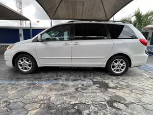 Toyota Sienna XLE 2007 White