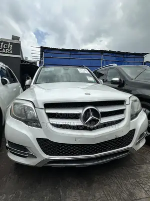 Mercedes-Benz GLK-Class Base GLK 350 4dr AWD 4MATIC (3.5L 6cyl 7A) 2015