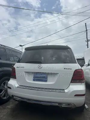 Mercedes-Benz GLK-Class Base GLK 350 4dr AWD 4MATIC (3.5L 6cyl 7A) 2015