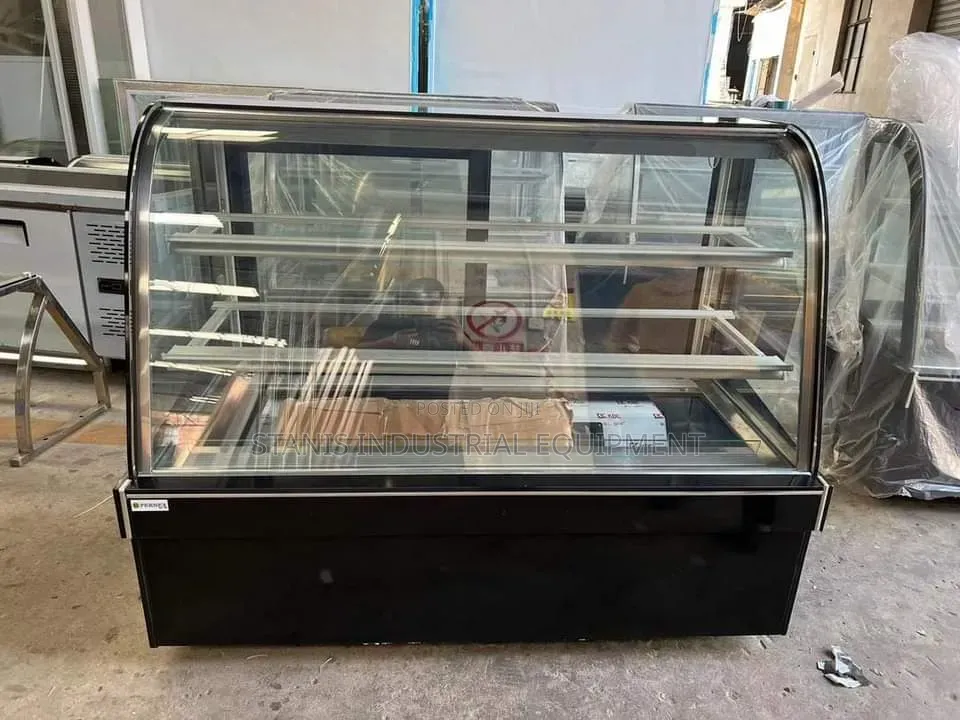 Curve Cake Chiller