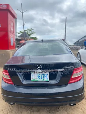 Mercedes-Benz C300 Luxury Sedan AWD (3.0L 6cyl 7A) 2009 Black