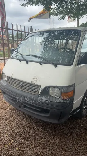 Toyota HiAce 1998 White