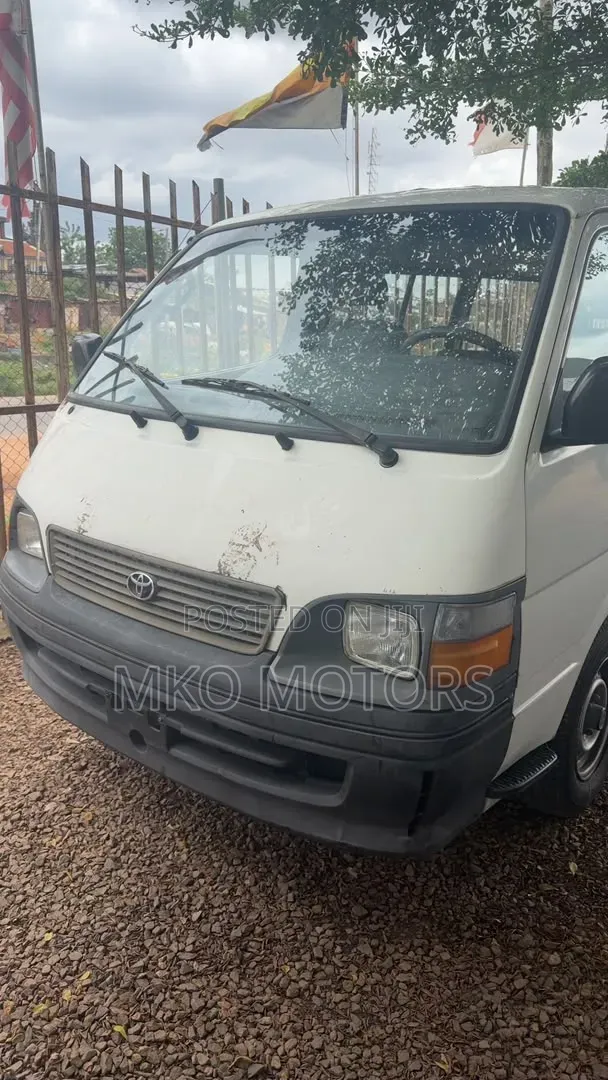 Toyota HiAce 1998 White